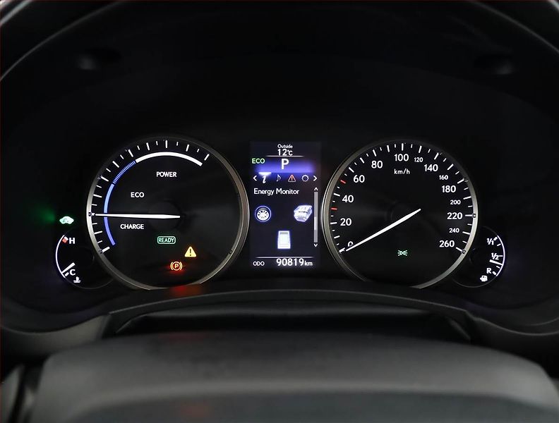 Lexus NX 300h (2017) 300h - fotka 9 z 16