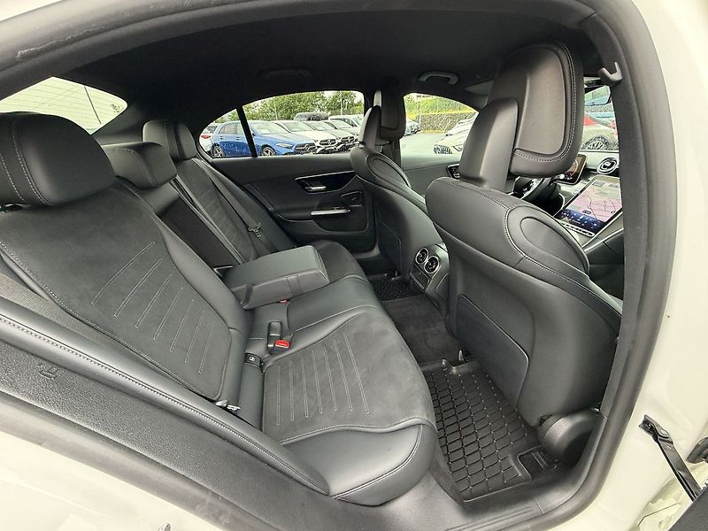 Mercedes-Benz Třídy C 220 d 4MATIC - fotka 11 z 35