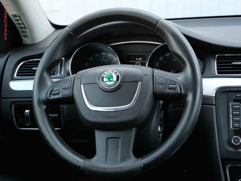 Škoda Superb (2011) 2.0TDi 4x4, ČR, DSG, navi - fotka 11 z 18