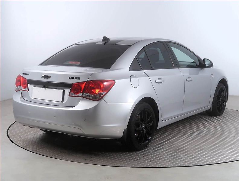 Chevrolet Cruze (2010) 2.0 VCDi, Tempomat - fotka 5 z 14