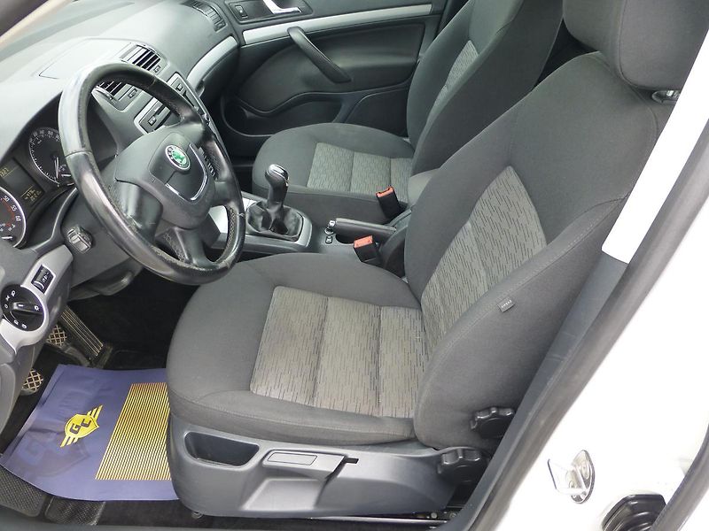 Škoda Octavia (2012) 1,2TSI-77KW*KLIMA***TAŽNÉ* - fotka 9 z 23
