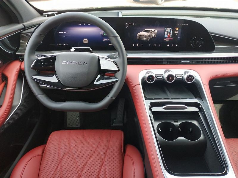 Omoda 9 Premium 1.5 SHS, AWD AT, SKLAD - fotka 14 z 38