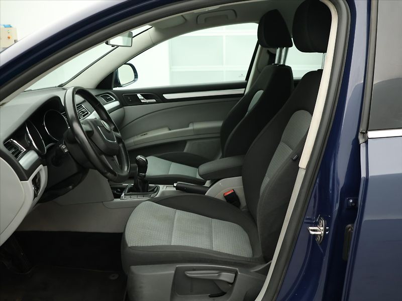 Škoda Superb 2,0 TDI 103kW Ambition Tažné - fotka 11 z 31