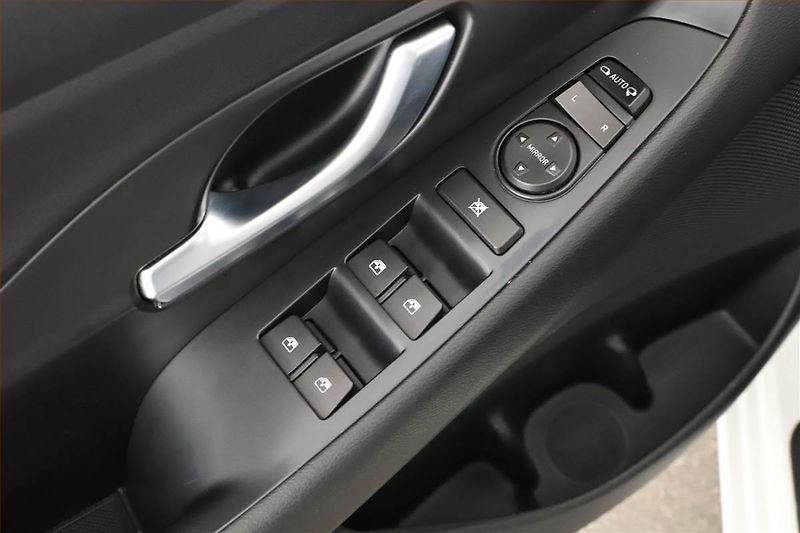 Hyundai i30 (2018) 1.6 CRDi, Navi, Tempomat - fotka 14 z 14