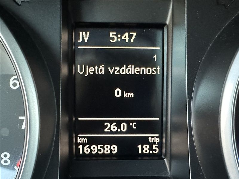 Volkswagen Golf 2,0 TSI 271PS  R M/T 4x4 - fotka 34 z 48