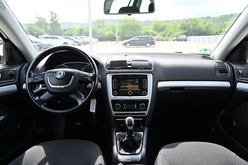 Škoda Octavia 2.0TDI 7/2011 Rezervace - fotka 14 z 50