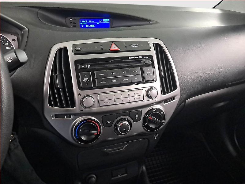 Hyundai i20 (2013) 1.2 - fotka 12 z 16