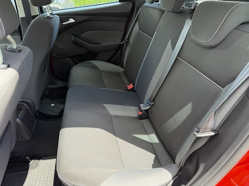 Ford Focus (2014) 1.6i 77 kW/park. senzor - fotka 11 z 19