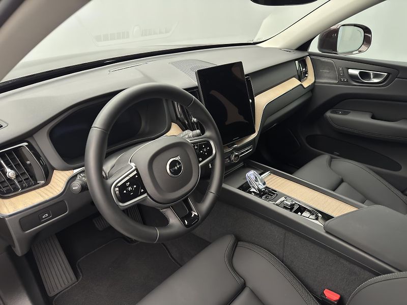 Volvo XC60 B5 AWD BRIGHT PLUS CZ 1.maj - fotka 24 z 51