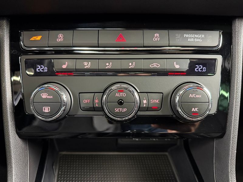 Seat Leon Cupra 300 2.0 TSI, 221 kW / 30 - fotka 19 z 25