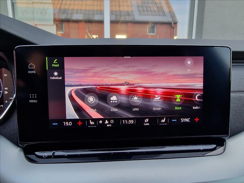 Škoda Octavia 2.0TDI Style, původ ČR,1.Maj. - fotka 29 z 50