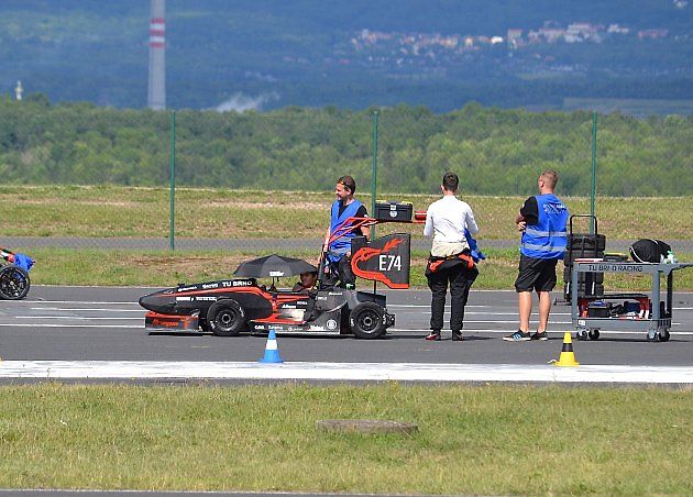 Monopost TU Brno se chystá na start., zdroj: Deník/Edvard Beneš