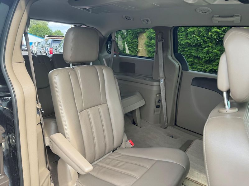 Chrysler Town & Country (2012) 3.6 RT Stown DVD 2012 - fotka 8 z 19