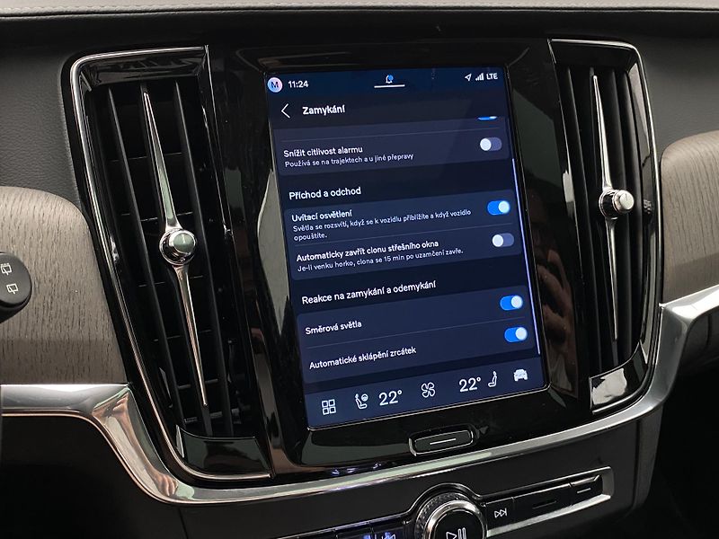 Volvo V90 T8 AWD RECHARGE DARK ULTRA CZ - fotka 60 z 69