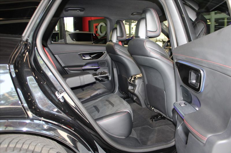 Mercedes-Benz GLC 43 AMG 4MATIC Premium Night/36 - fotka 34 z 39