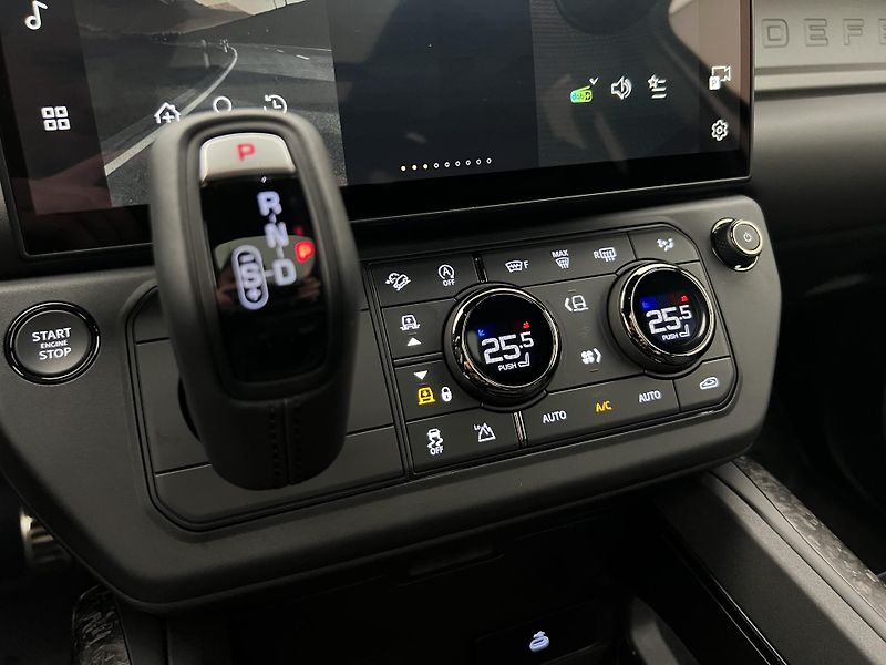 Land Rover Defender (2026) 110 P635 OCTA AWD AUT - fotka 28 z 69