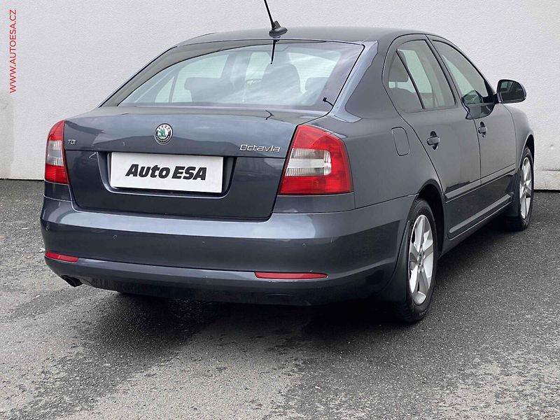 Škoda Octavia (2011) 1.6 TDi, ČR, Elegance - fotka 4 z 18
