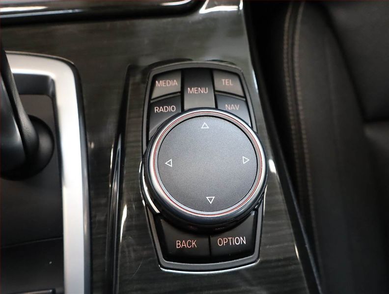 BMW Řada 5 (2015) Luxury Line 530d xDrive, 4X4 - fotka 25 z 32