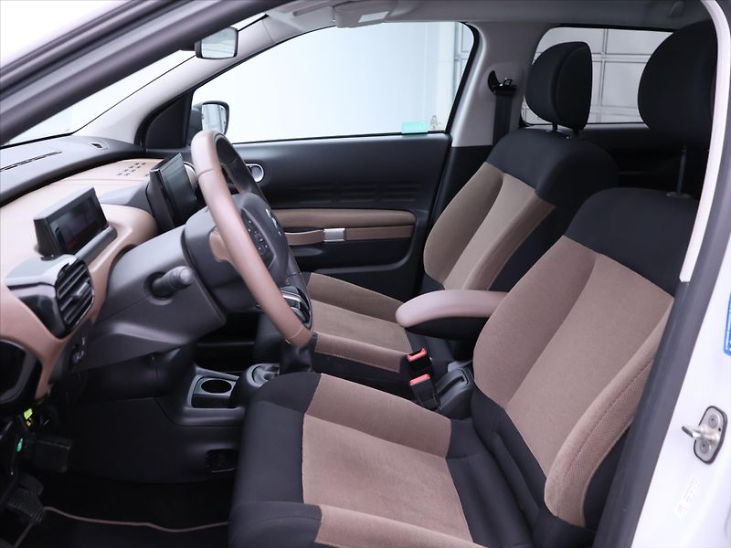 Citroën C4 Cactus 1,2 PT CZ Shine Panorama - fotka 11 z 30