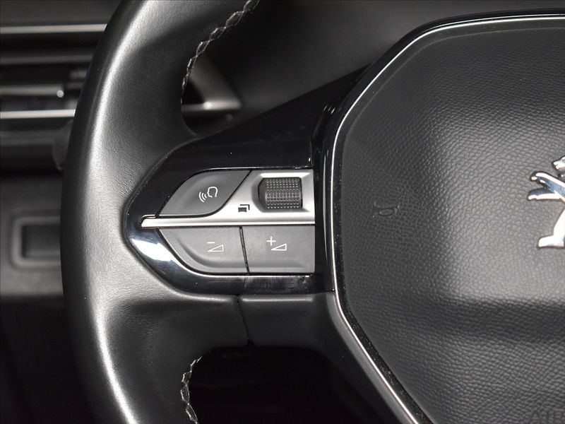 Peugeot 5008 1,5 HDI Allure Tažné,panorama - fotka 15 z 23