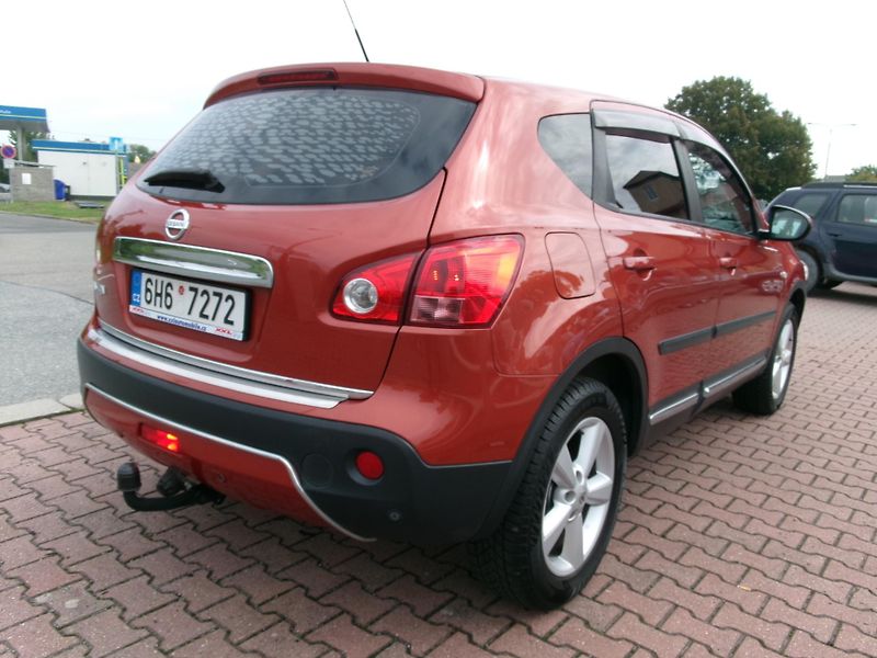 Nissan Qashqai (2007) 2,0i 4WD ALU AC TAŽNÉ BT TEMP - fotka 7 z 29