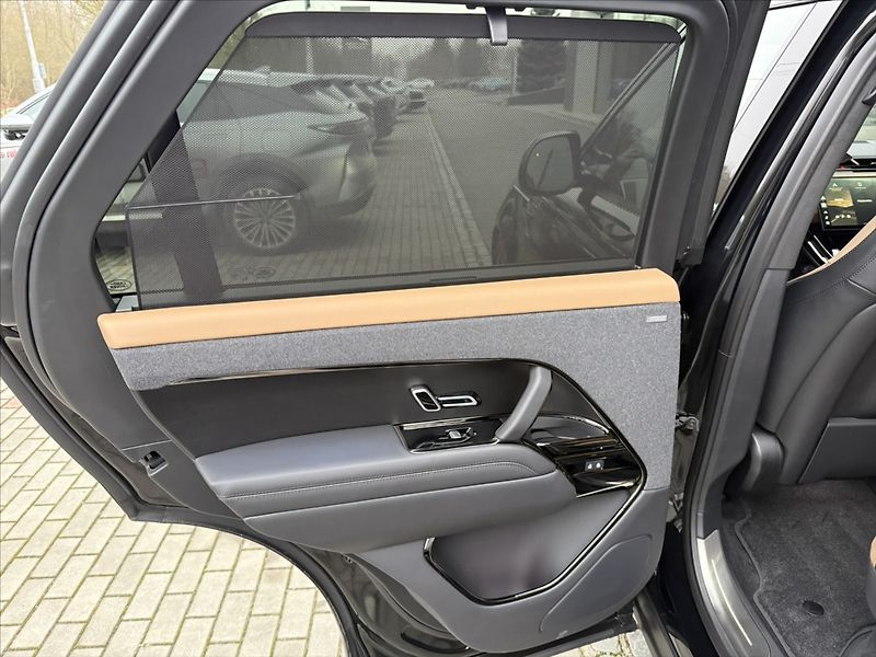 Land Rover Range Rover Sport (2025) 3,0 AUTOBIOGRAPHY P550e - fotka 37 z 48