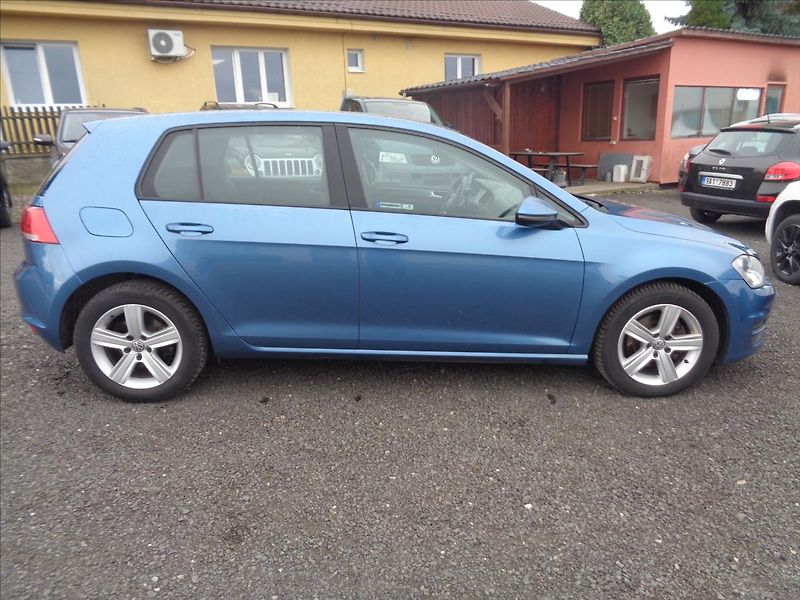 Volkswagen Golf 2,0   TDI - fotka 4 z 16