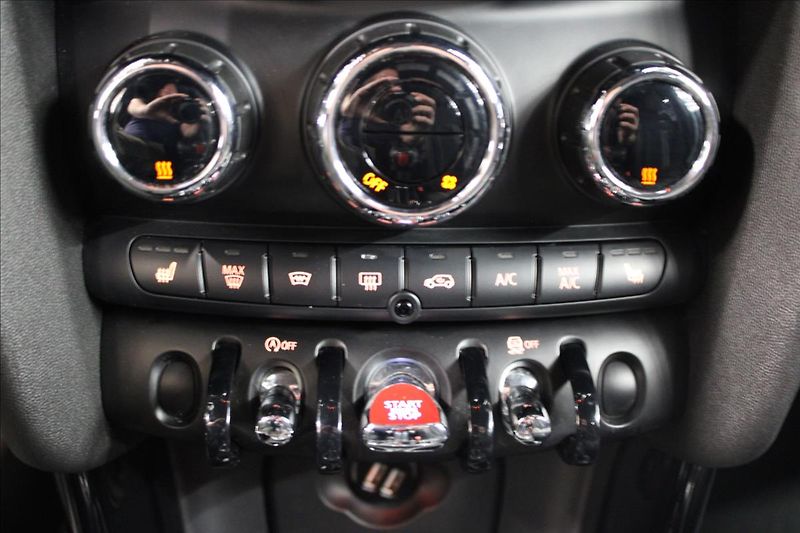 Mini Cooper S 2,0 141 kW JCW 1.majitel - fotka 24 z 31