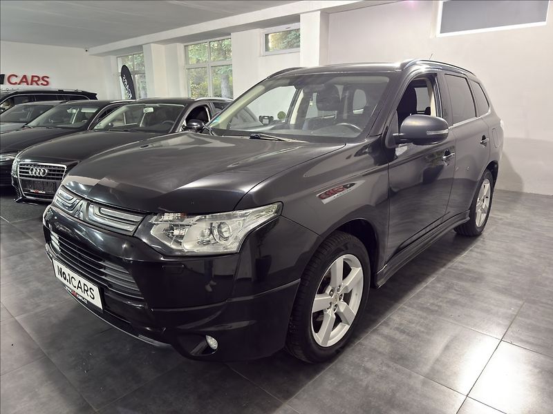 Mitsubishi Outlander 2,3   DI-D 4X4 7MÍST SPORT TZ - fotka 3 z 39