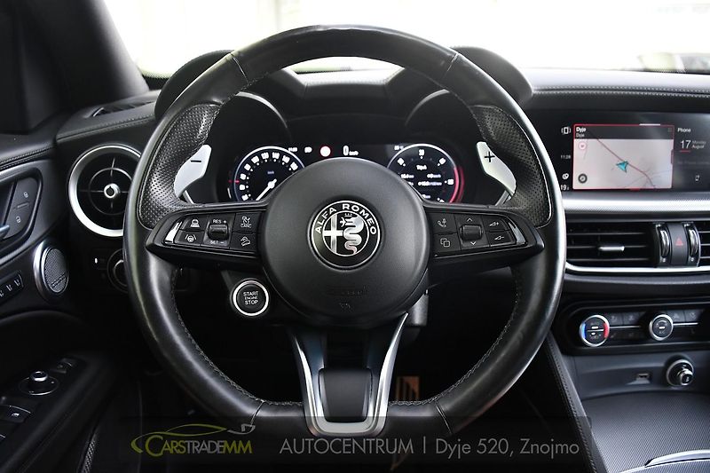 Alfa Romeo Stelvio 2.2D VELOCE Q4 H&K PANOR TAŽNÉ - fotka 28 z 53