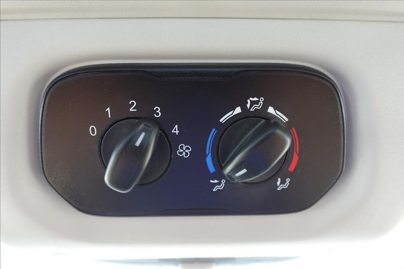 Ford Transit 2,2 TDCi  L2H2 9MÍST BUS KLIMA - fotka 29 z 30