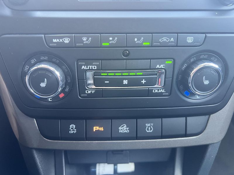 Škoda Yeti 2.0TDi 125kw 4x4 DSG KŮŽE NAVI - fotka 20 z 39