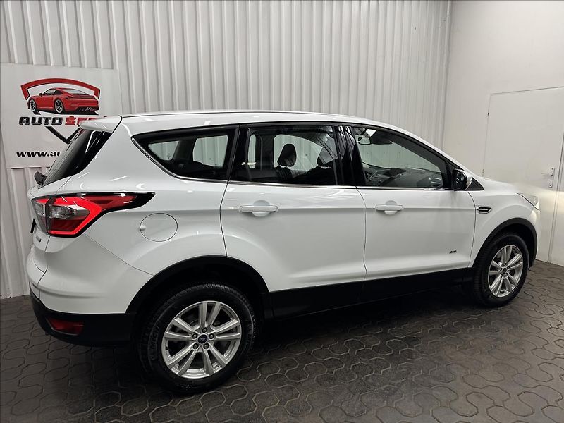 Ford Kuga 1.5EB 129kW AWD 2XALU 68KM! - fotka 9 z 42