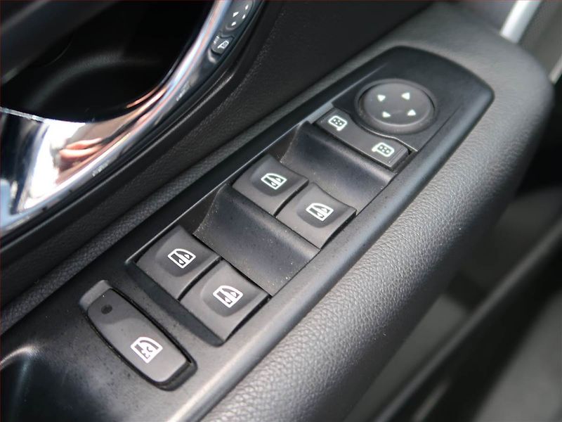 Renault Fluence (2012) 1.6 16V, Tempomat - fotka 17 z 18