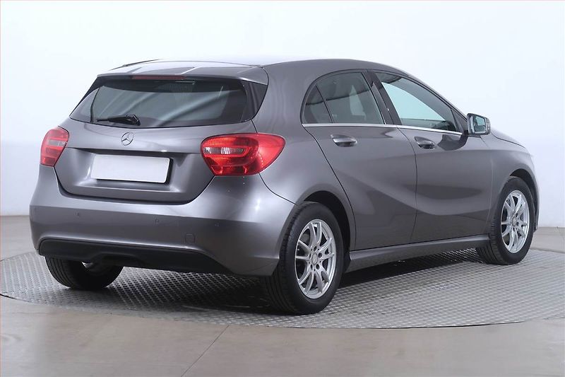 Mercedes-Benz Třídy A (2014) A 180, Park. senzory - fotka 5 z 19