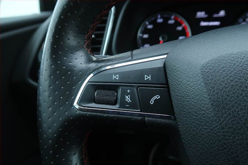 Seat Leon (2017) 1.4 TSI, Kůže, Tempomat - fotka 19 z 23