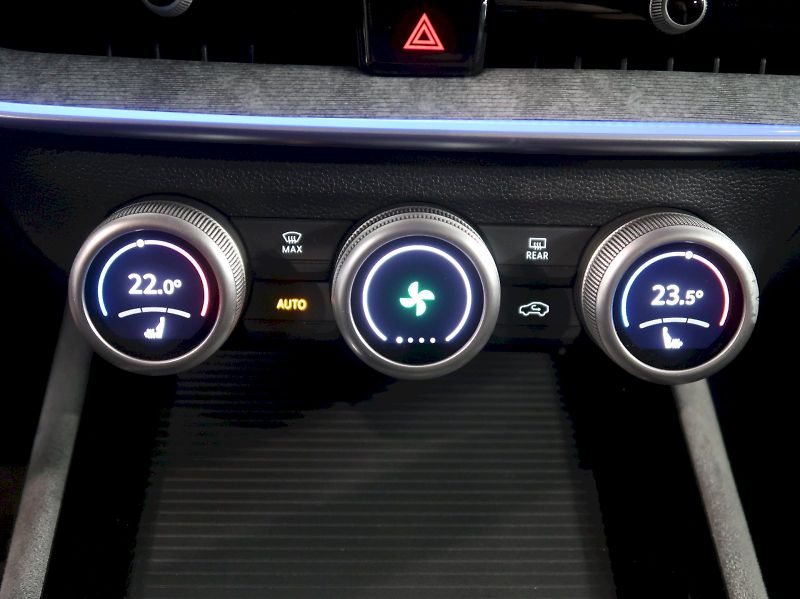 Škoda Superb (2024) SELECTION 2.0TDI 110KW DSG CAN - fotka 35 z 42