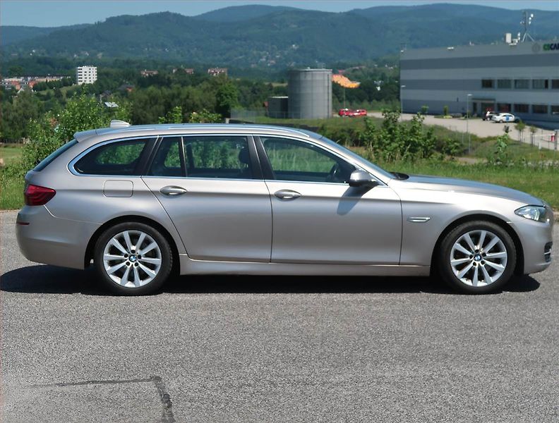BMW Řada 5 (2016) 525d xDrive, 4X4, Automat - fotka 6 z 14
