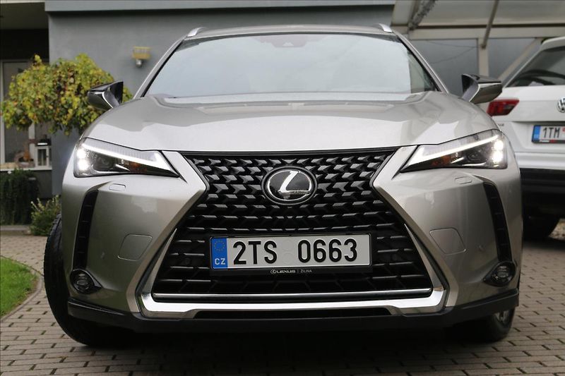 Lexus UX 250h 2,0 HEV, DSG, 1.Maj.  UX - fotka 2 z 64