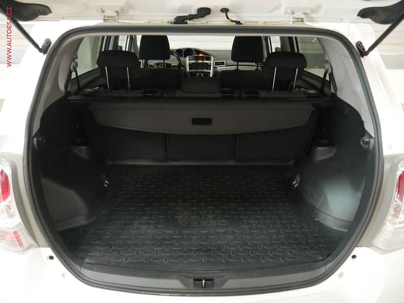 Toyota Verso (2016) 1.6 D-4D, ČR, servis.kniha - fotka 7 z 20