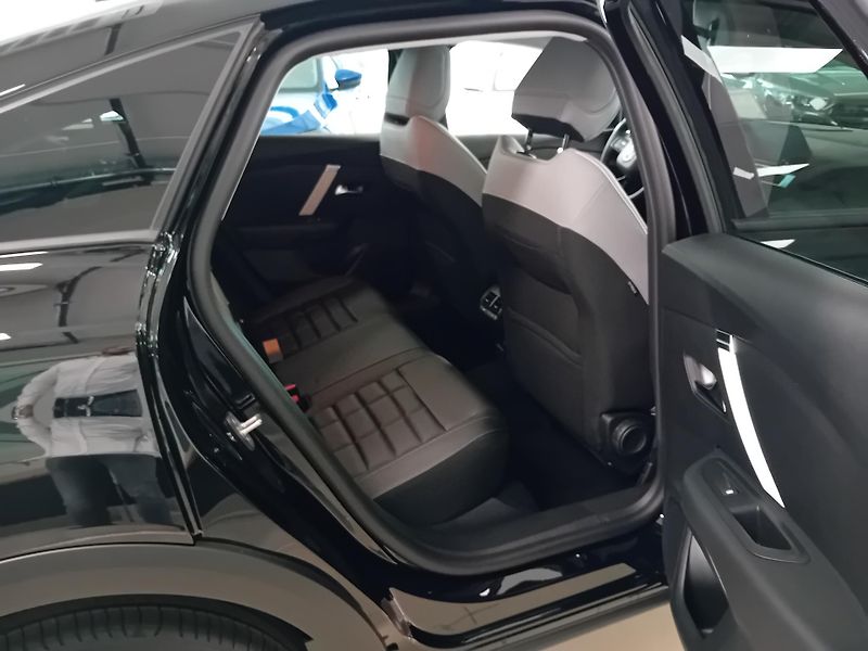 Citroën C4 (2025)  MAX Hybrid 145k Automatic - fotka 10 z 19