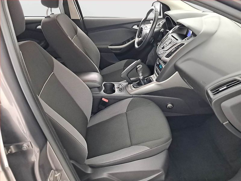 Ford Focus (2012) 1.6 TDCi, po STK, Tažné - fotka 9 z 18