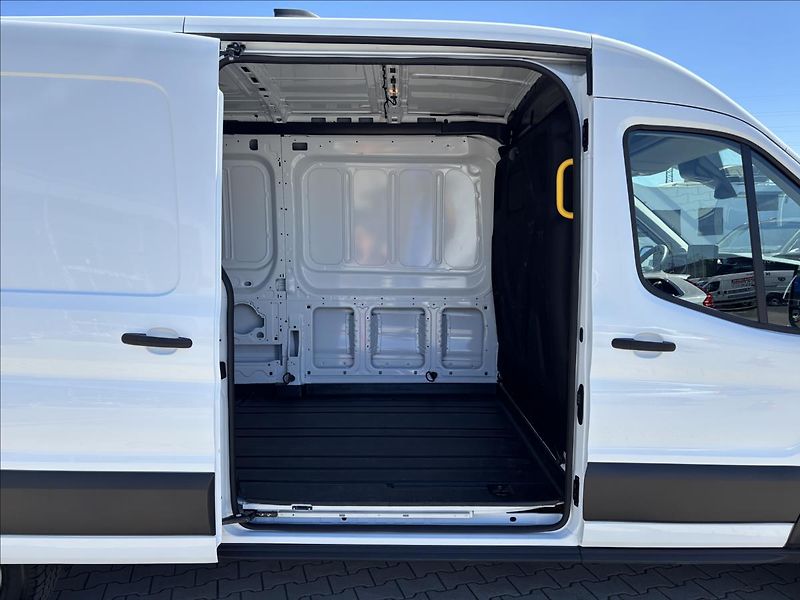 Ford Transit 2,0 EcoBlue 96kW L3 - fotka 15 z 38