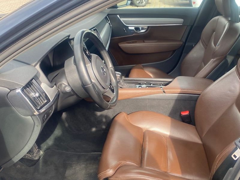 Volvo S90 (2018) 2,0 D4 Inscription-aut.(140kW) - fotka 11 z 27