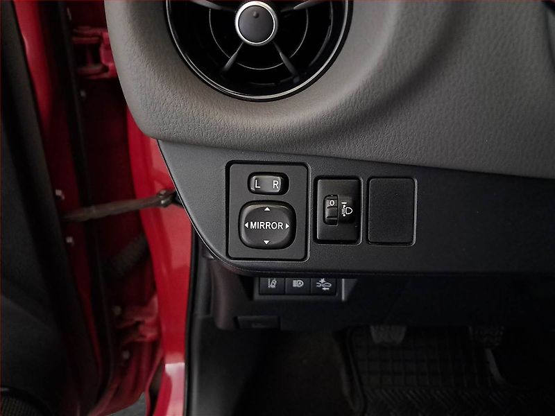 Toyota Yaris (2019) 1.0 VVT-i, Serv.kniha - fotka 19 z 20