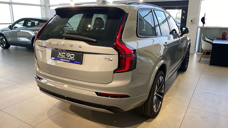 Volvo XC90 (2026) PLUS DARK, T8 AWD, 228+107 kW - fotka 8 z 14