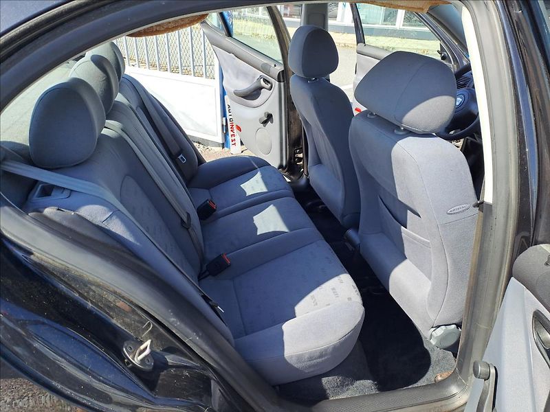 Seat Leon 1,4 i - fotka 7 z 13