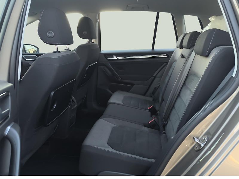 Volkswagen Golf Sportsvan 1.5TSI 110kW DSG HIGHLINE - fotka 22 z 24