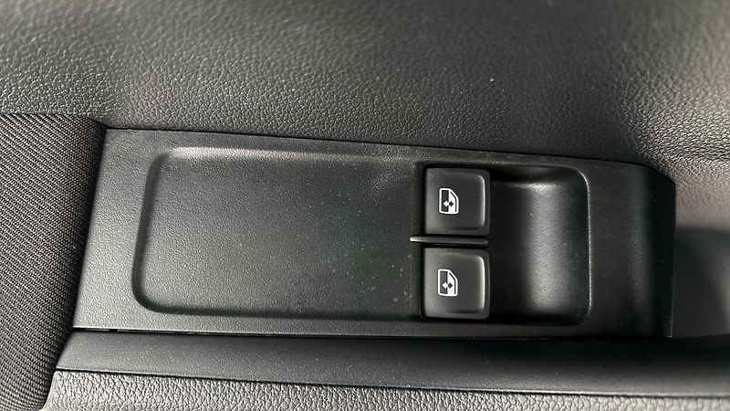 Škoda Fabia 1.0 TSI Ambition Combi - fotka 22 z 25
