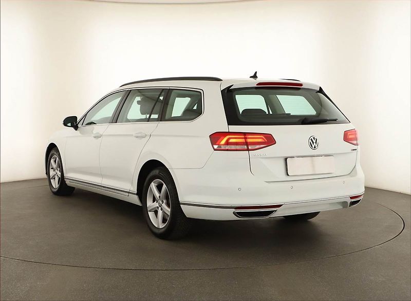 Volkswagen Passat (2019) 2.0 TDI, 4X4, Automat - fotka 4 z 18